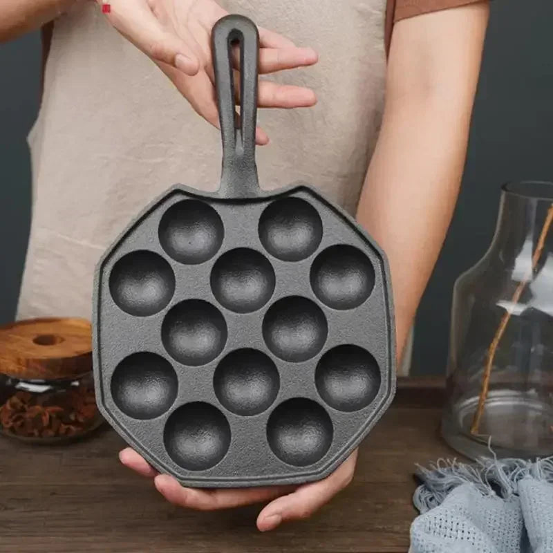 12 Hole Takoyaki Pan Wooden Handle Octopus Balls Fry Pan Cast Iron Mold Household Non-Stick Frying Pan Cookware Cooking Tool